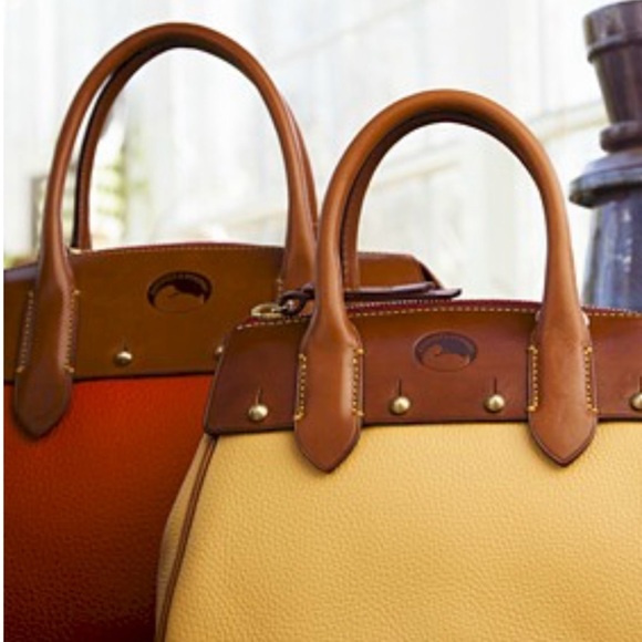 Dooney & Bourke Extra Large Wilson Tangerine - Picture 1 of 9